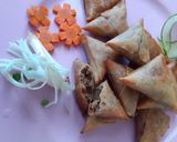 A picture of step 3 of Chota samosa Qeema samosa.