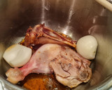 Foto del paso 3 de la receta: Caldo de pollo y chorizo