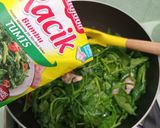 Foto langkah ke 2 dari resep Tumis Kangkung Telur Orak-Arik.