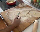 Foto del paso 2 de la receta: Tortellini de carbonara, setas y lima, rellenos de acelgas, cacahuete, aceituna, mozzarella