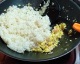 Foto langkah ke 4 dari resep Nasi Goreng Solaria.