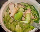 Hình bước làm 4 của món Canh mướp nấu nấm đùi gà và hạt sen