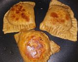 A picture of step 8 of Cheese aloo paratha samosa.