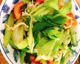 Hình bước làm 3 của món Cơm chay “Nấm rơm kho tộCần Tây xào nấm kim chi
