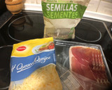 Foto del paso 3 de la receta: Crema fría de remolacha y kefir (o yogur) a la hierbabuena, con sal de jamón y tejas de queso
