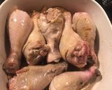 A picture of step 1 of Mayogee麻油雞 (black sesame oil chicken).