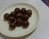 A picture of step 9 of Kajur laddus.