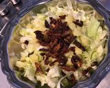 Une image de l'étape 7 de Salade composée marinée à l iceberg,pomme de terre,tomates séchées et tomme de brebis au poivre.