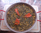 Foto del paso 12 de la receta: Paella de espinacas y calamares