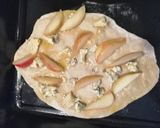 A picture of step 3 of Prosciutto, Pear and Gorgonzola Pizza.