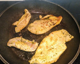 Foto del paso 3 de la receta: Pechugas de pollo a la plancha con saborrrrrrr😂