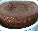 Foto del paso 4 de la receta: "Mug cake" (torta en taza) de chocolate con ❤ de dulce de leche