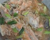 Foto langkah ke 5 dari resep Sup Tulang Salmon.