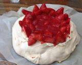 A picture of step 9 of Strawberry pavlova.