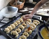 Foto del paso 7 de la receta: Medialunas de manteca