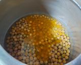 A picture of step 1 of Ragda Patties.