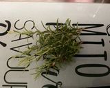 Une image de l'étape 2 de Bouillon de gambas à l’ail et herbes aromatiques.