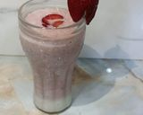 A picture of step 3 of Strawberry Lassi.