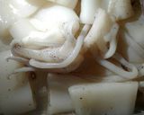 Hình bước làm 1 của món Calamari (Mực chiên giòn)