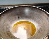 A picture of step 1 of Aloo phulkopir dalna.