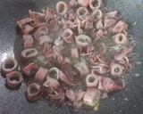 Foto langkah ke 3 dari resep Tumis Cumi Asin Tahu Bakso.
