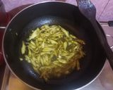 আলু পেঁয়াজকলি দিয়ে মৌরলা মাছের চচ্চড়ি(aloo peyajkali diye mourala chochori recipe in Bengali) রেসিপির ধাপ 2 ছবি