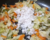 முட்டைகோஸ் கேரட் பொரியல் (Muttaikosh carrot poriyal recipe in tamil) ரெசிபி ஸ்டேப் 2 புகைப்படம்