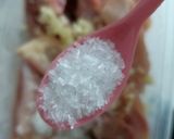 Hình bước làm 2 của món Gà hấp cải bẹ xanh