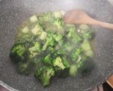 Foto del passaggio 8 della ricetta Cavatelli con broccoli, alici, peperoncino e pane fritto