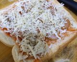 Foto langkah ke 2 dari resep Roti Tawar Pizza.