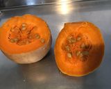 Une image de l'étape 2 de Diable de courge sucrine farcie morue,poivron,oignon au bouillon de curry.