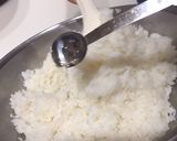 A picture of step 2 of Temari zushi(salmon).