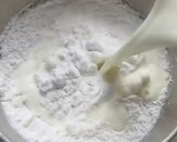 A picture of step 1 of Oreo Mochi.
