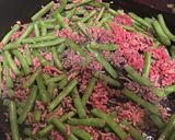 Foto langkah ke 4 dari resep Buncis tumis daging giling.