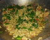 Foto langkah ke 6 dari resep Mie goreng sosis.