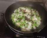 Foto del paso 2 de la receta: Revuelto de guisantes y cebolla