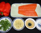 Foto del paso 1 de la receta: Filete de salmón con pimientos asados al pil pil