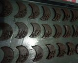Foto langkah ke 4 dari resep Cookies Bulan Sabit Eggless.