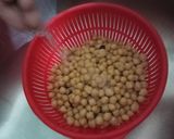 A picture of step 1 of Kathiya wari choly chaat😋.