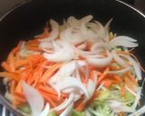 Foto del paso 1 de la receta: Pollo desmechado con vegetales