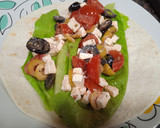 Foto del paso 3 de la receta: Wraps con feta, lechuga y olivas