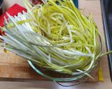川味韭黃肉絲的食譜步驟1照片