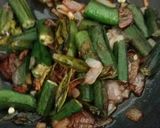 A picture of step 2 of Bhindi masala.