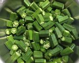 A picture of step 1 of Aloo Bhindi.