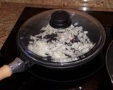 Foto del paso 1 de la receta: Arroz rojo con champiñón
