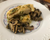 Foto del paso 3 de la receta: Supremas de merluza en salsa de limón con guarnición de champiñones salteados