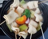 Hình bước làm 2 của món Canh chả cá Hàn Quốc