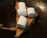 Foto langkah ke 3 dari resep French Toast S'mores🇬🇧.