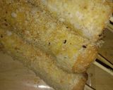 รูปขั้นตอนการทำที่ 4 ของ ขนมปังโรลไส้กรอกทอด (Deep-fried Sausage Bread Rolls)