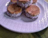 Foto del paso 5 de la receta: Alfajores veganos con dulce de dátiles y coco rallado :)